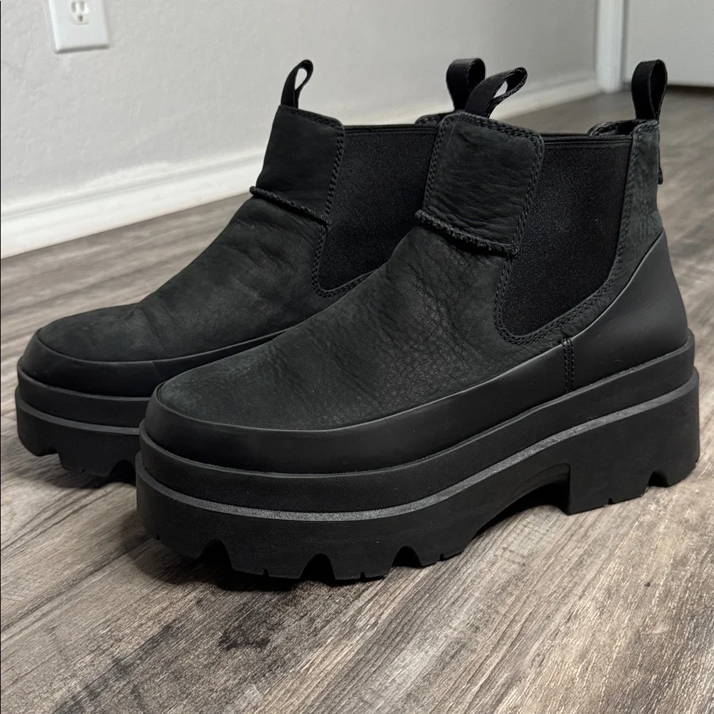 UGG Women's Brisbane Black Platform Chelsea Boots Cabincore Winter Whimsigoth 10 - Picture 2 of 10